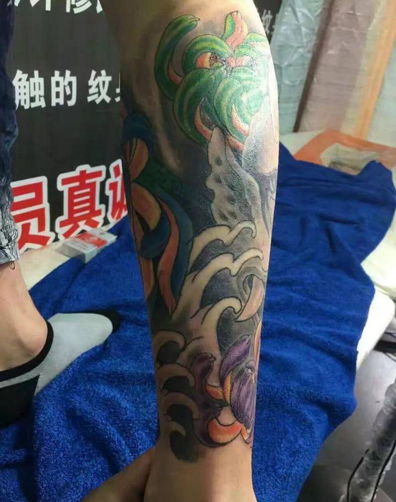 般若遇蛇纹身图片_腿部新传统人物动物纹身图案