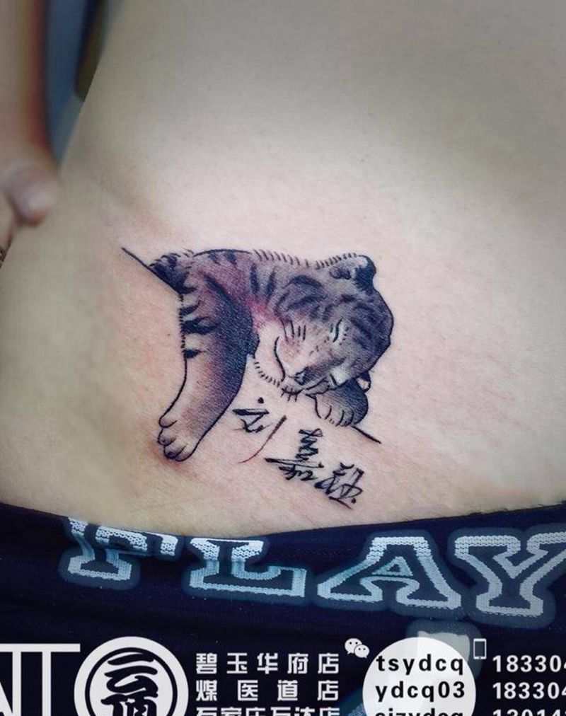 熟睡的小老虎纹身图片_成品腹部欧美清新动物原创纹身图案