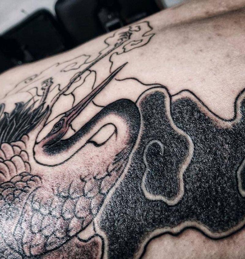 鹤纹身图片_背部新传统鹤纹身图案