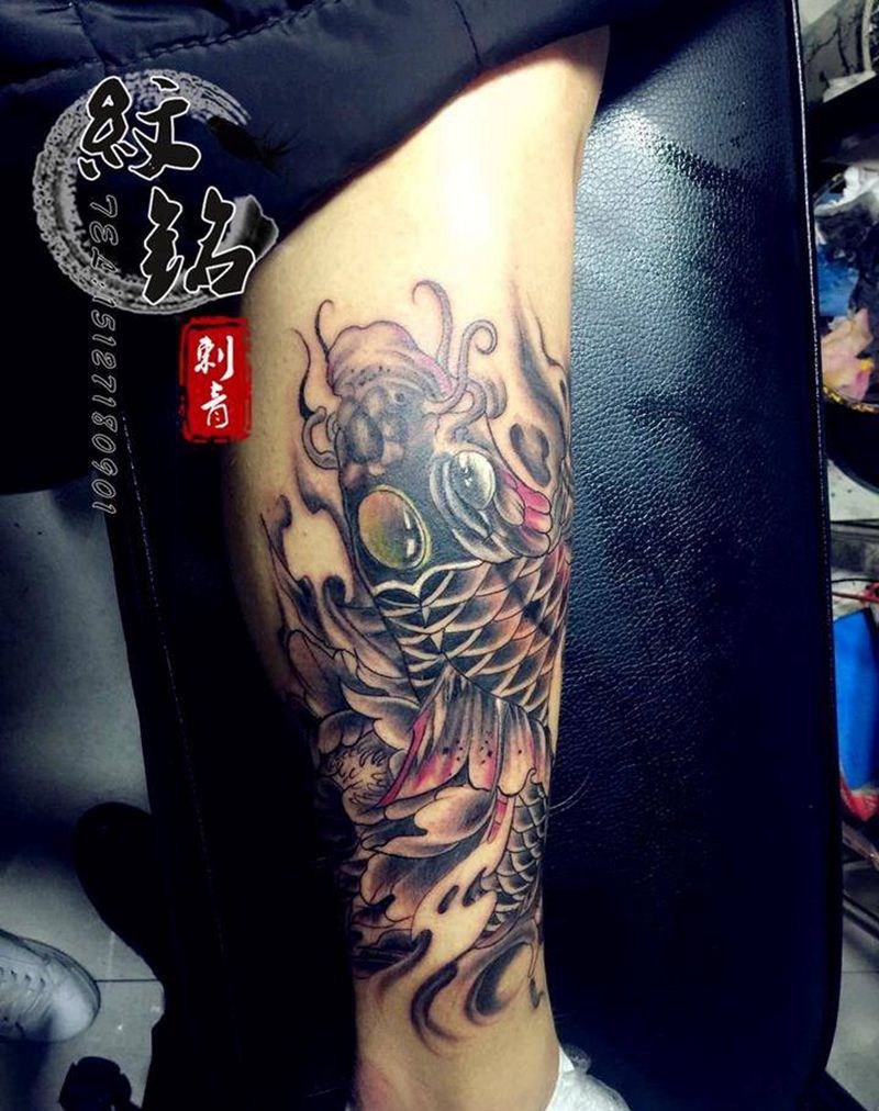 小腿鲤鱼纹身图片_成品脚部传统动物纹身图案