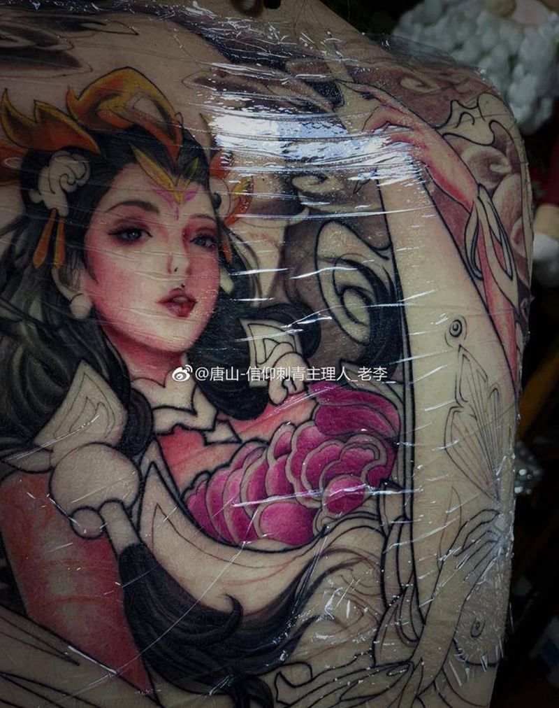 未完成纹身图片_背部新传统纹身图案
