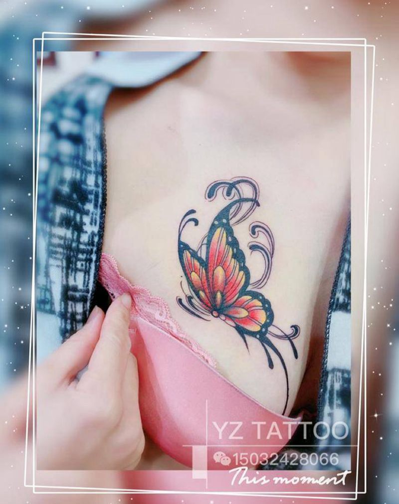 蝴蝶纹身图片_胸部水彩纹身图案