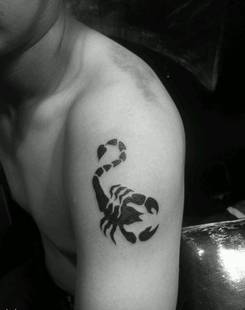 蝎子纹身图片_手臂纹身图案