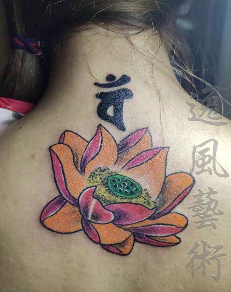 荷花纹身图片_颈部背部新传统荷花纹身图案