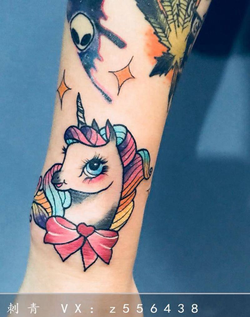 独角兽纹身图片_手臂水彩纹身图案