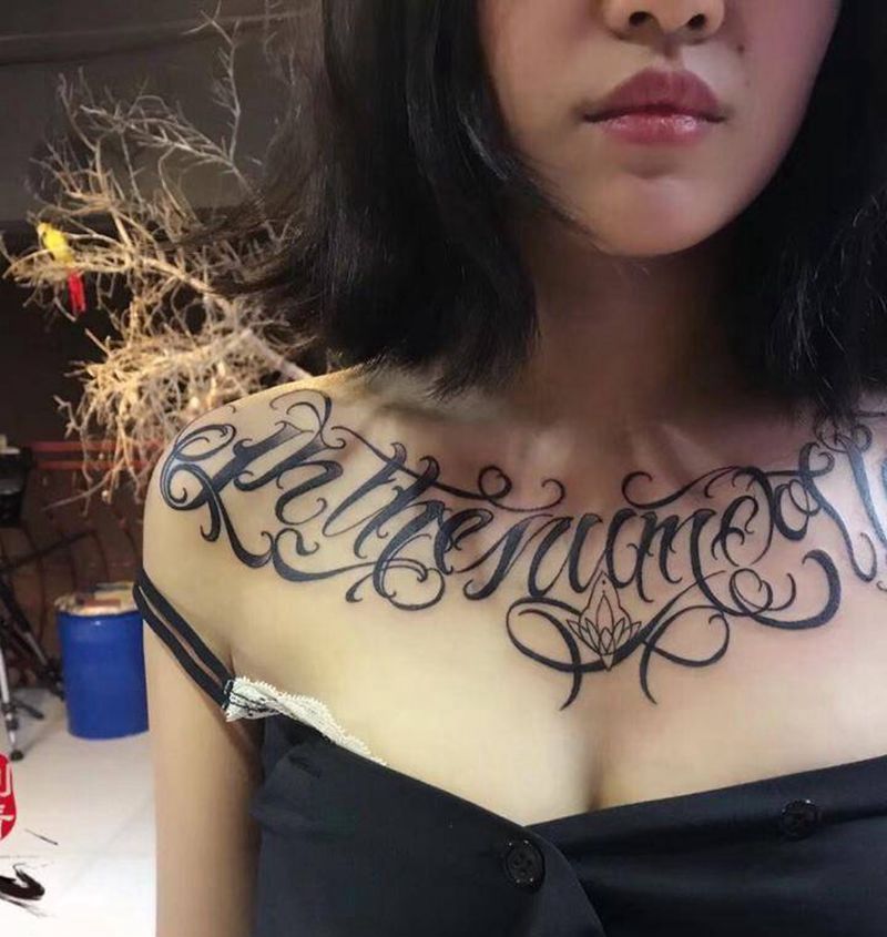 花胸未完成顾客有事下次来纹身图片