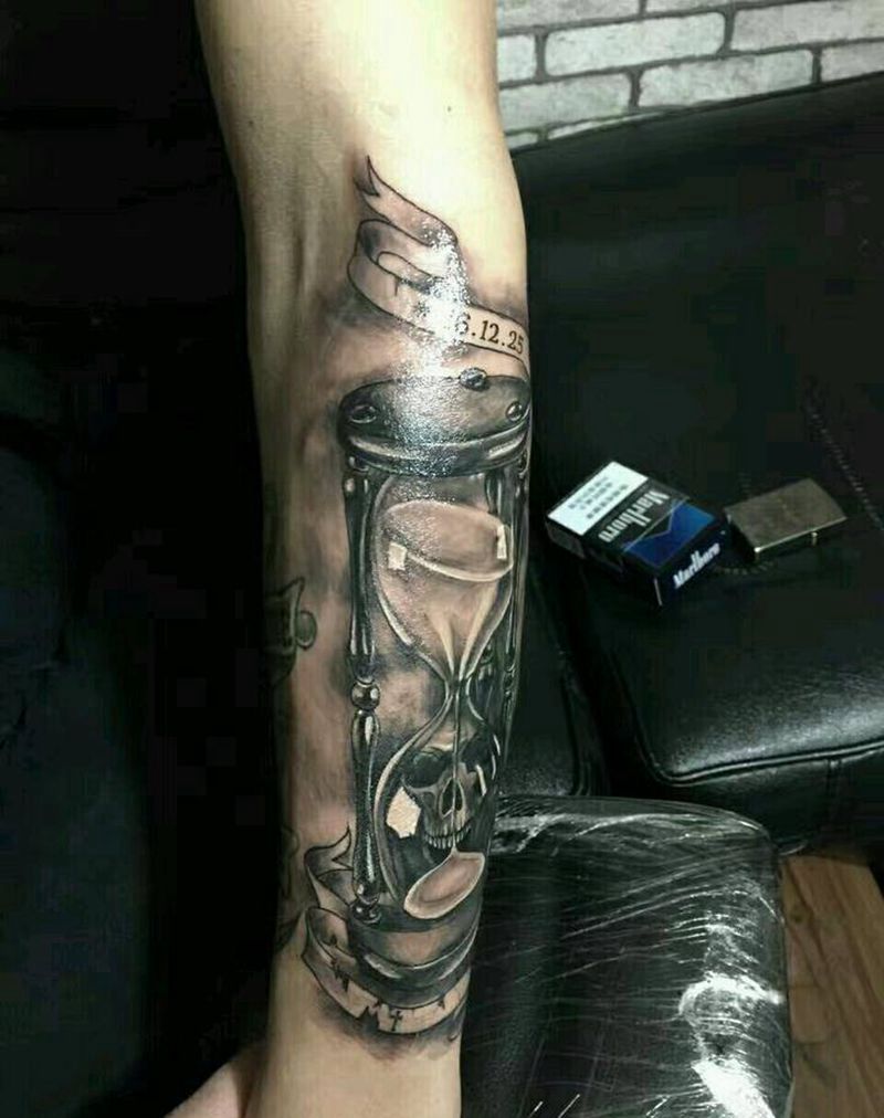 沙漏纹身图片_手臂纹身图案