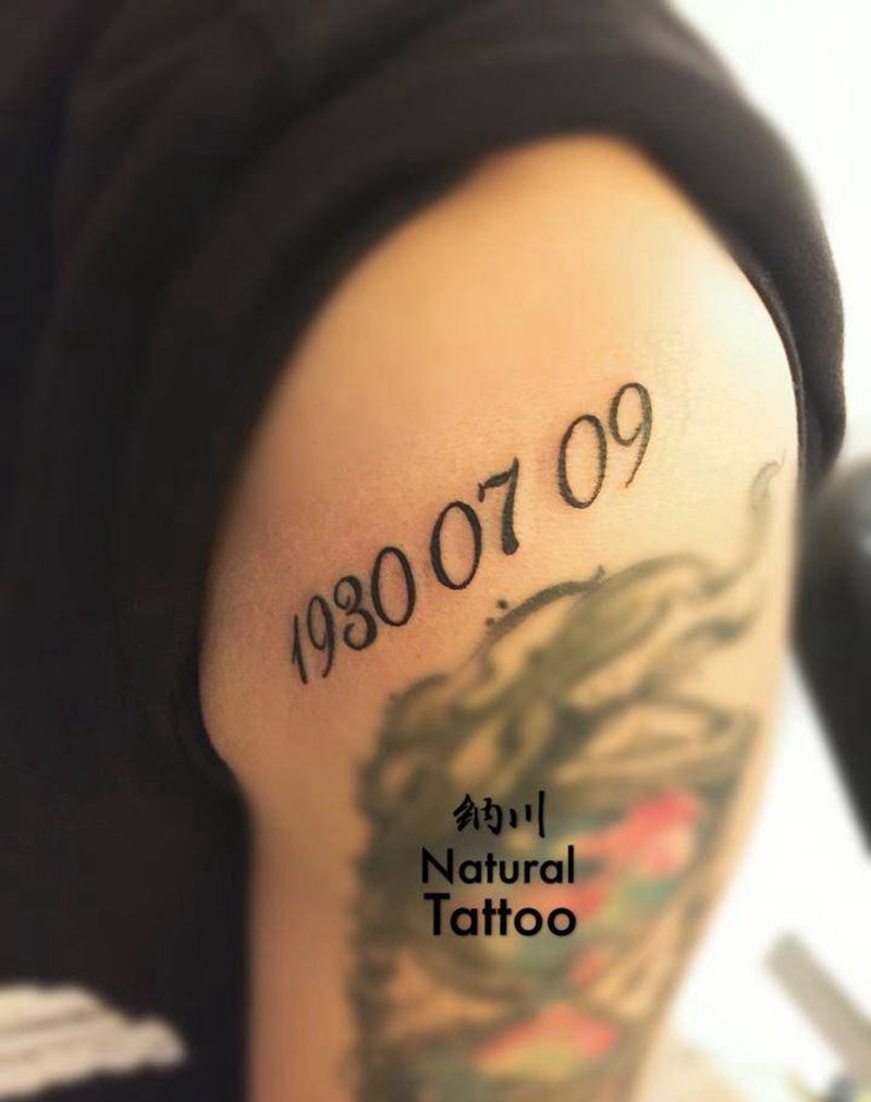 亲人的纪念日纹身图片_成品手臂欧美字符纹身图案