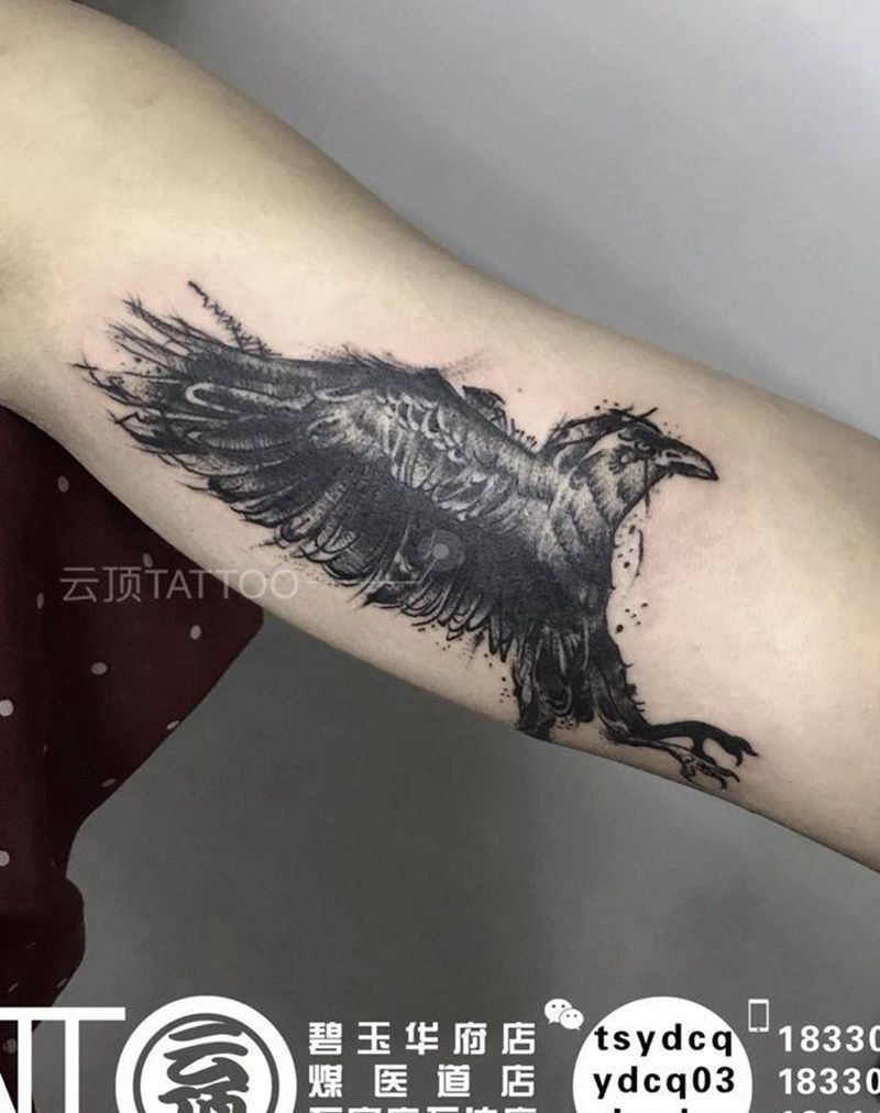 暗黑系乌鸦纹身图片_手臂New School乌鸦纹身图案