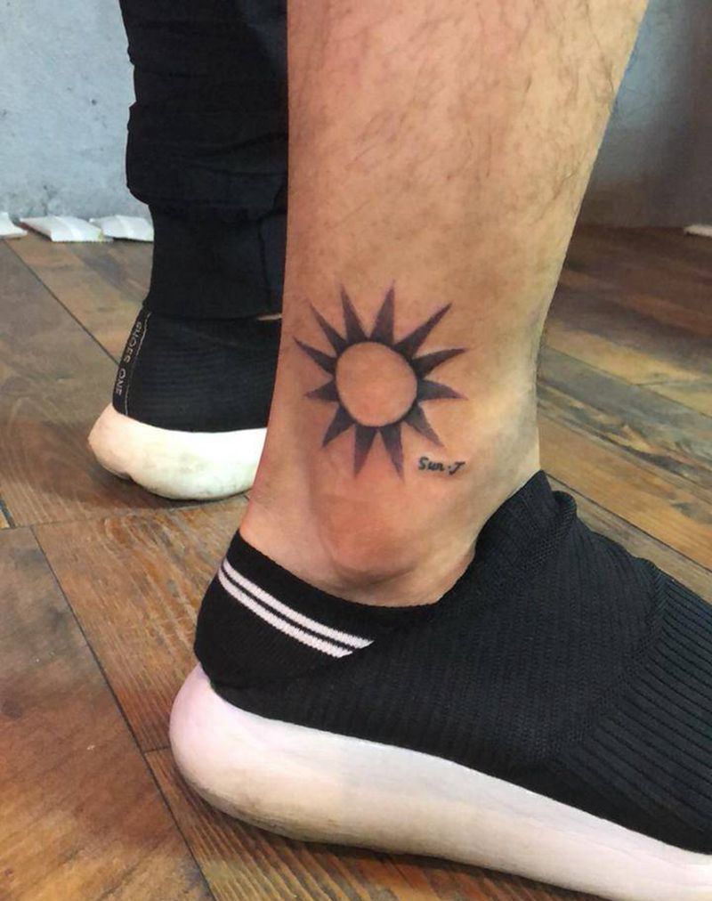 小太阳纹身图片