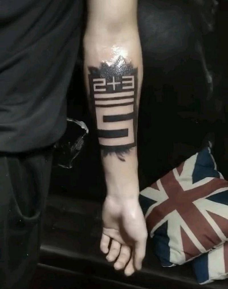 235纹身图片_腿部脚部几何字符原创成品手稿纹身图案