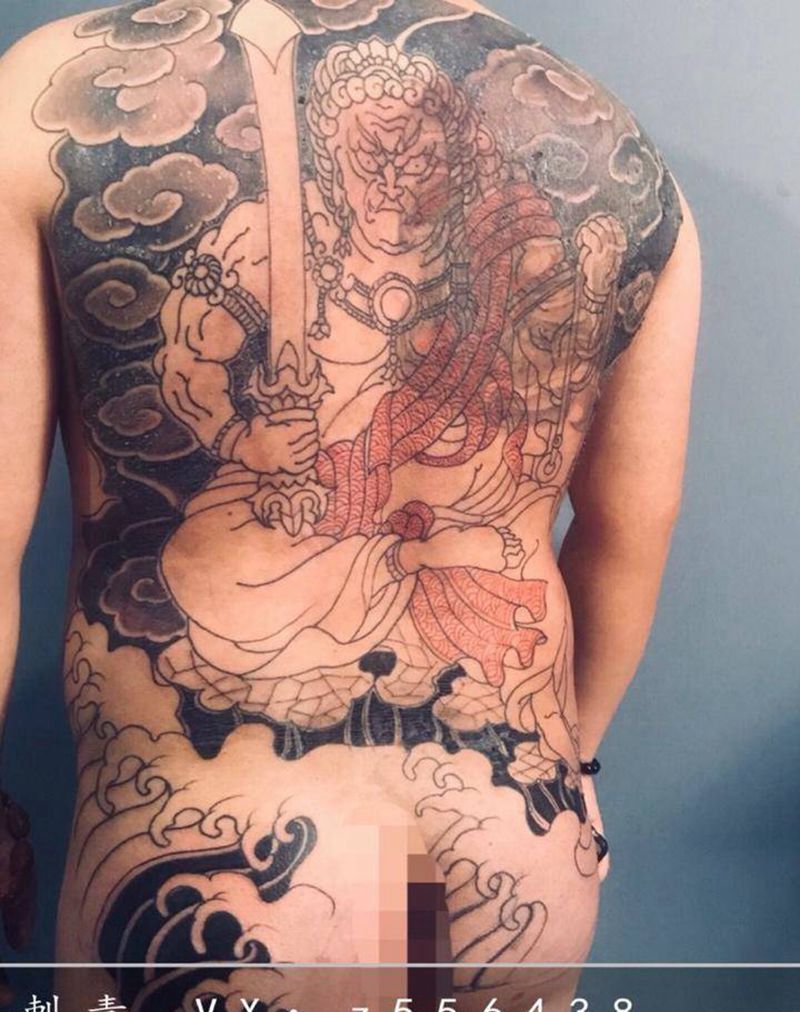不动明王纹身图片_背部老传统纹身图案