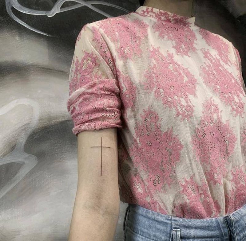 ✟纹身图片_手臂几何纹身图案