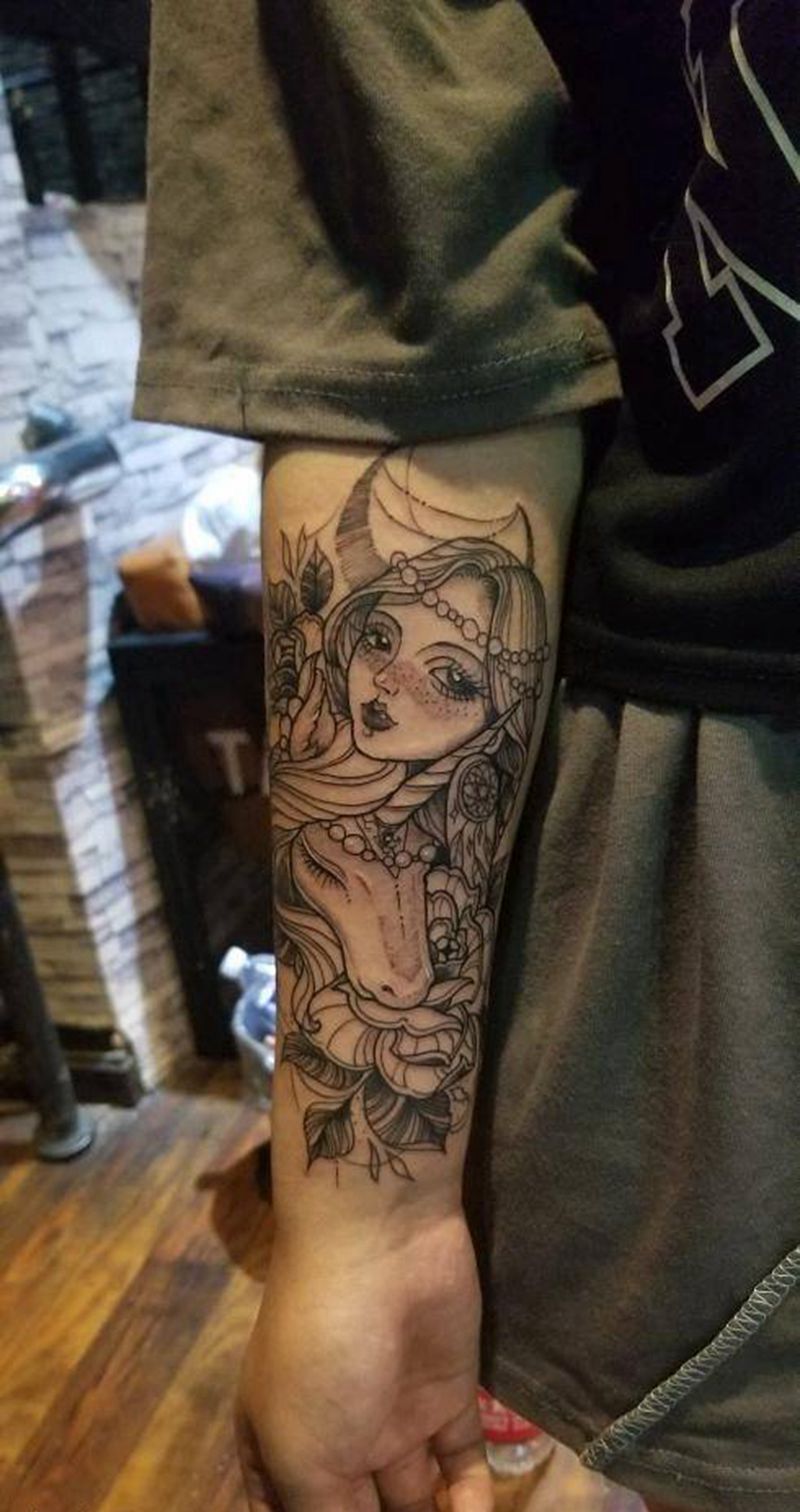 女生小臂一侧纹身图片_手臂New School纹身图案