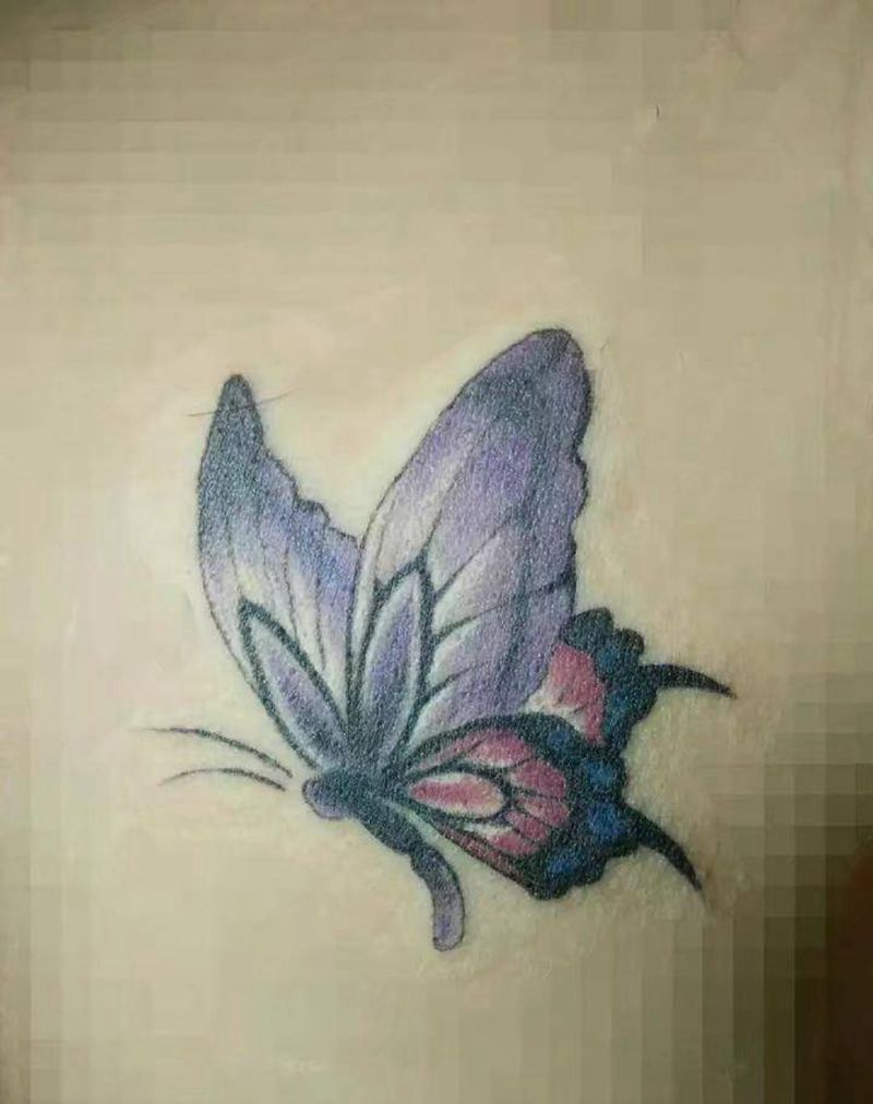 蝴蝶纹身图片_胸部欧美写实蝴蝶纹身图案