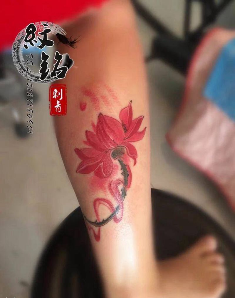 水墨荷花纹身图片
