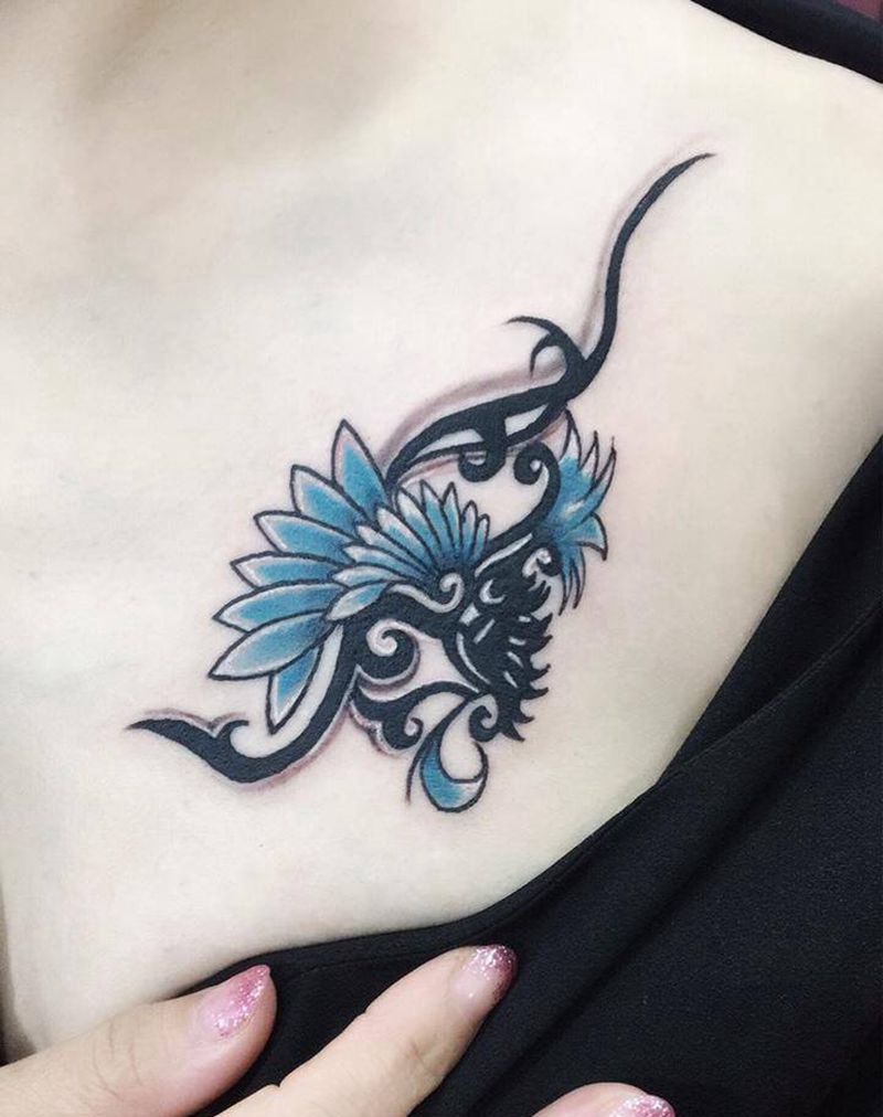 前胸性感纹身纹身图片_胸部纹身图案