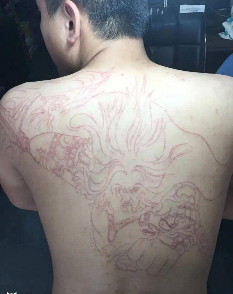 悍将纹身图片_背部英雄纹身图案