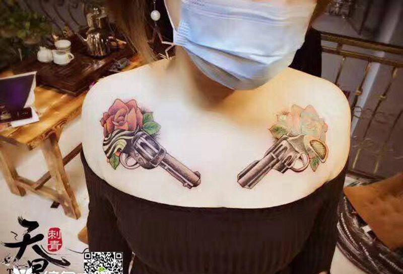 枪花纹身图片