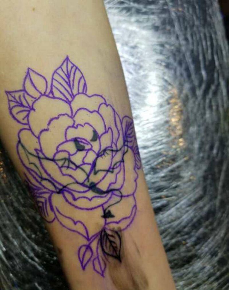 遮盖 玫瑰花纹身图片_手臂欧美写实纹身图案