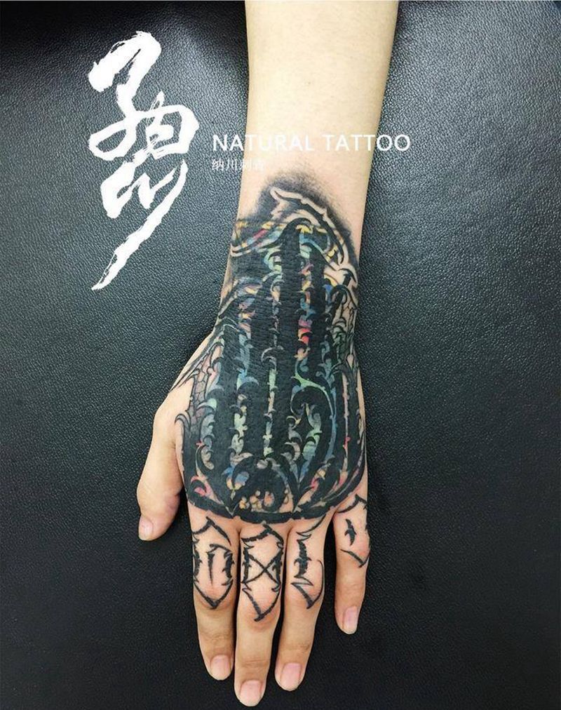 不是遮盖的遮盖纹身图片_成品手部欧美字符原创奇卡诺花体英文CHICANO纹身图案