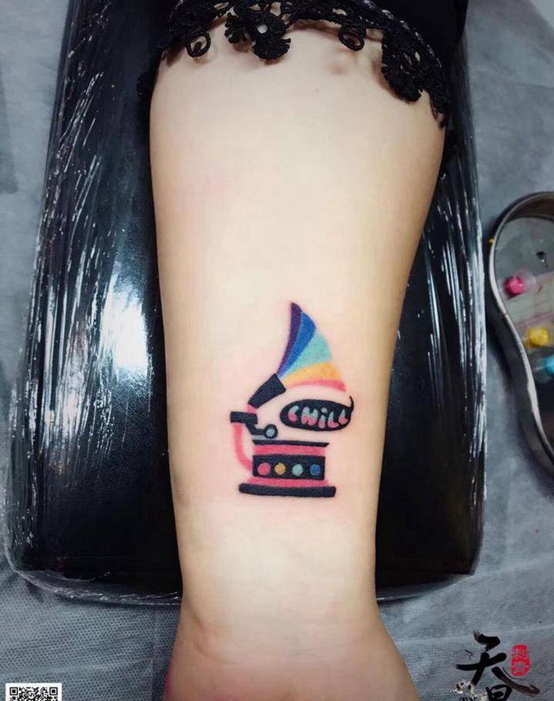 添加荧光色料纹身图片