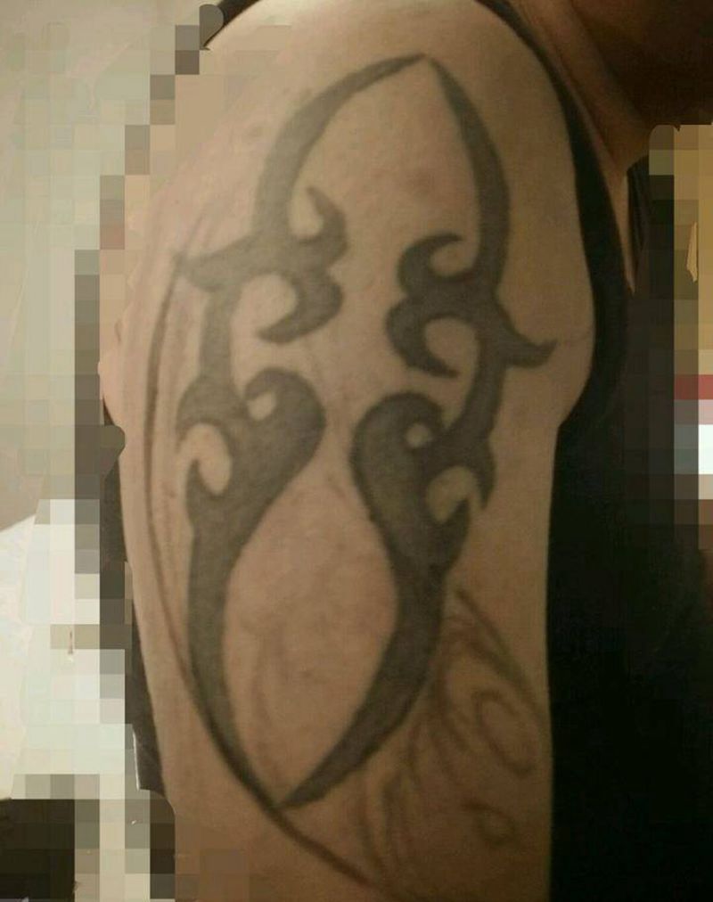 遮盖鲤鱼纹身图片_肩部新传统鱼纹身图案