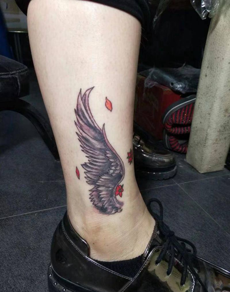 翅膀纹身图片_腿部New School翅膀纹身图案