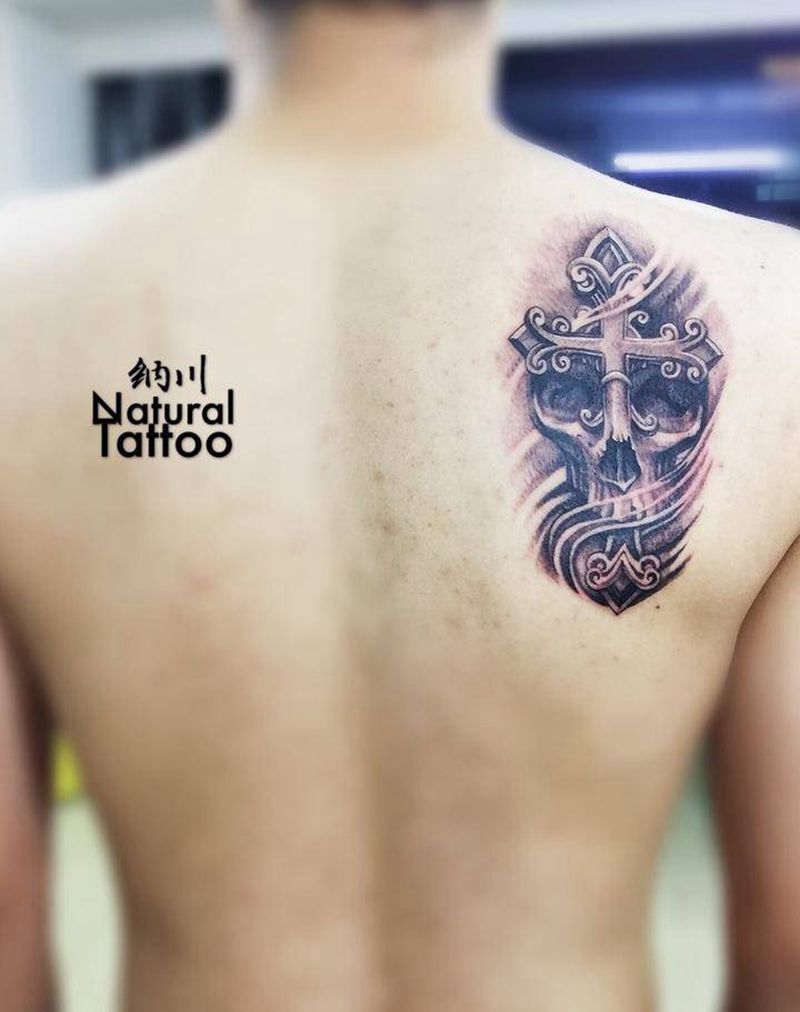 骷髅十字架纹身图片_成品背部欧美写实鬼神静物宗教黑白纹身图案