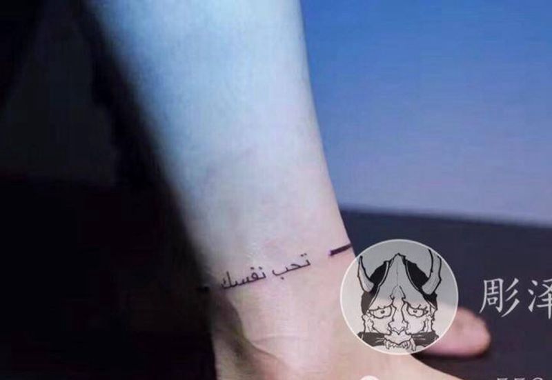 字母纹身图片_腿部几何纹身图案