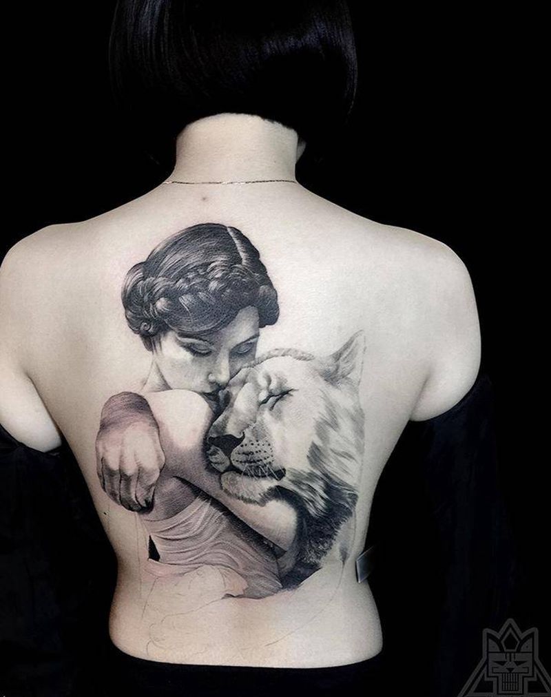 互爱纹身图片_背部欧美写实肖像人物动物纹身图案