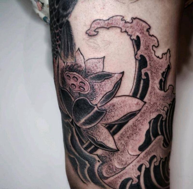 浪花纹身图片_腿部新传统浪花纹身图案