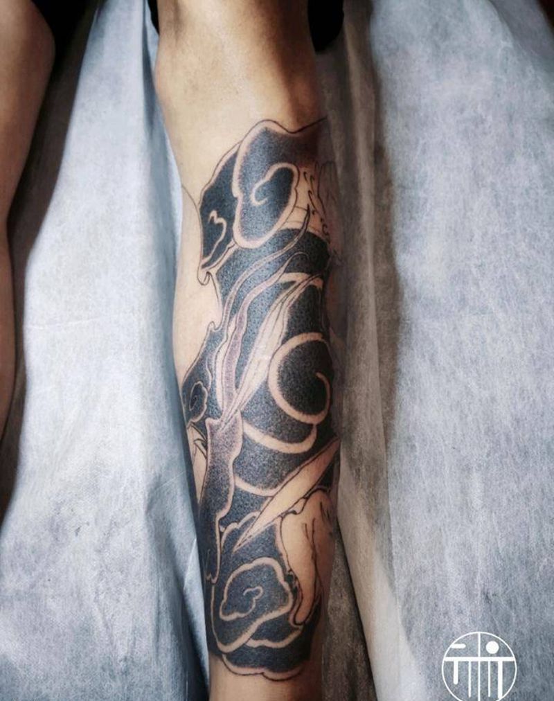 传统云纹身图片_腿部新传统云纹身图案