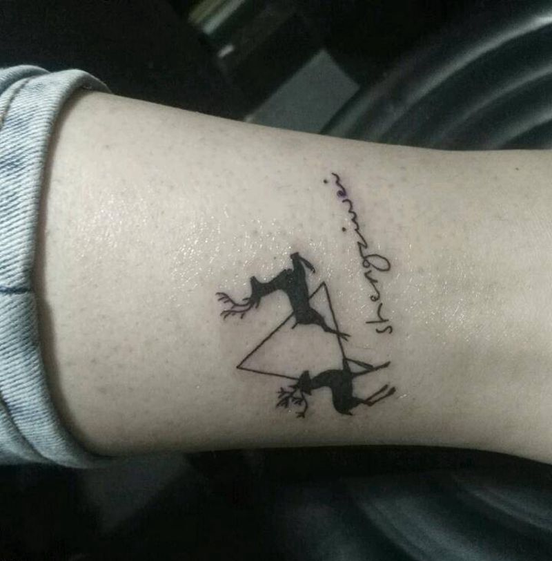 小鹿纹身图片_腿部清新几何成品纹身图案