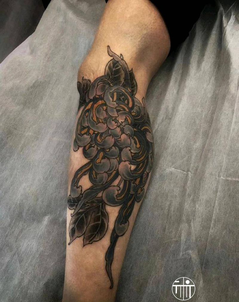 蓝菊纹身图片_腿部纹身图案