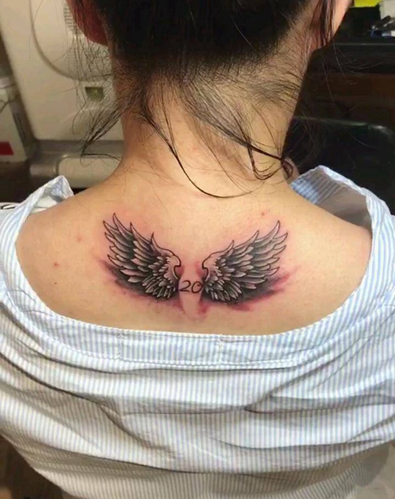 天使纹身图片_颈部纹身图案