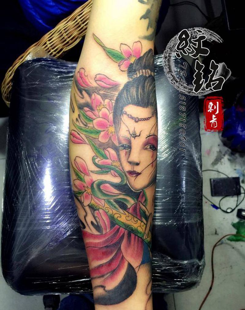 大美妞纹身图片