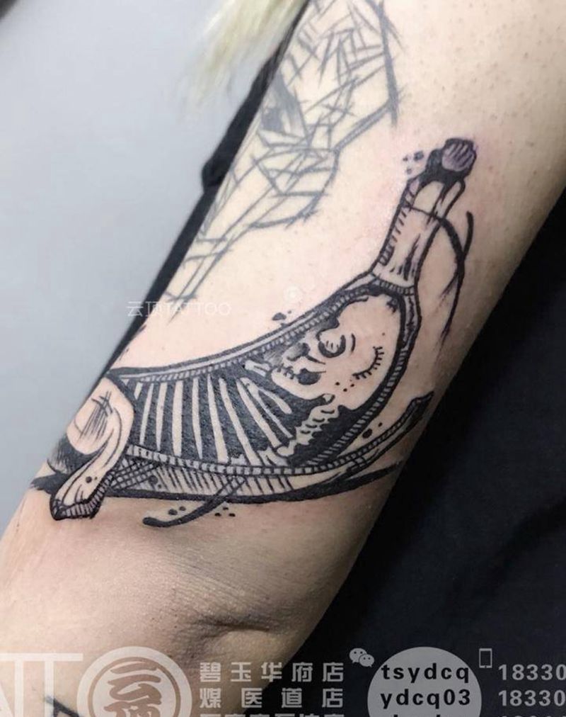 欧美花臂拼接纹身图片_手臂New School香蕉 天使纹身图案