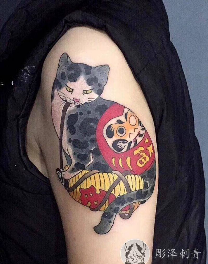猫纹身图片_手臂老传统纹身图案