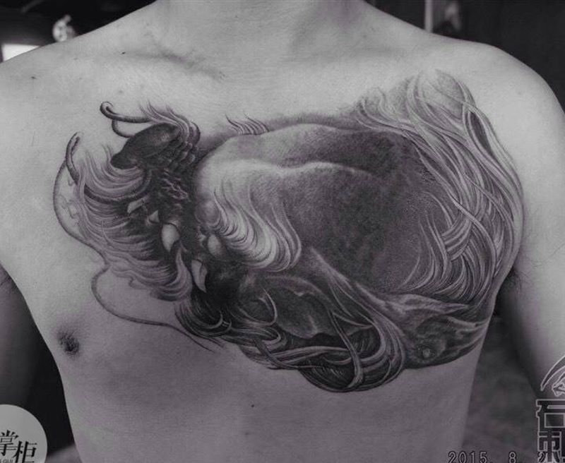 潜龙出水纹身图片_传统写实动物鬼神原创胸部纹身图案
