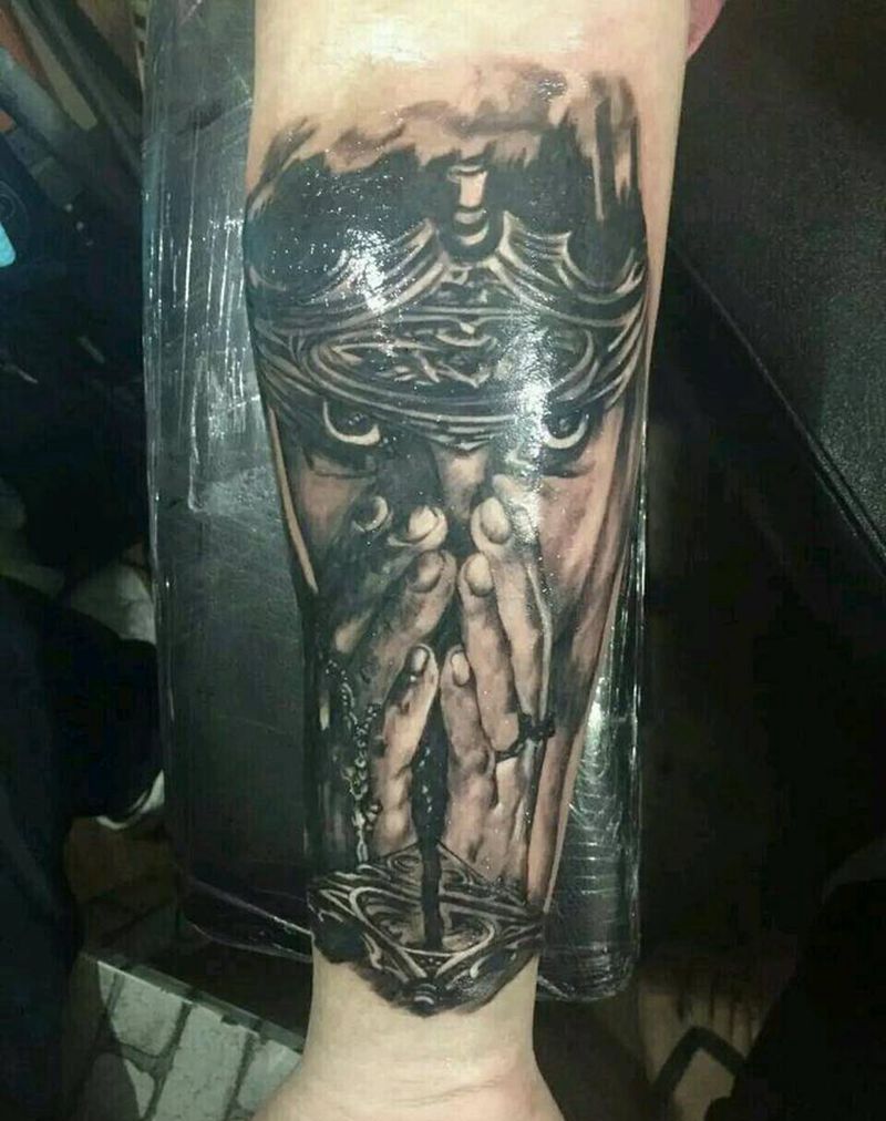 捂嘴,哈哈纹身图片_手臂纹身图案