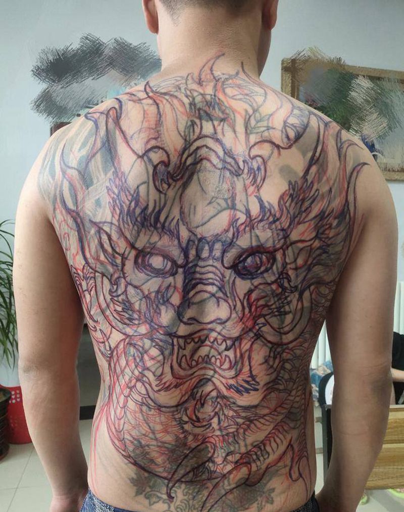 青龙满背纹身图片_背部新传统龙纹身图案