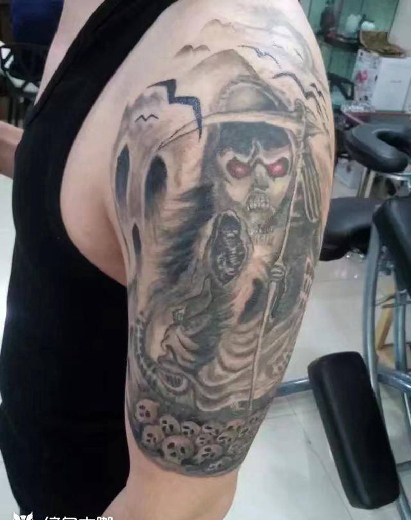暗夜死神纹身图片_肩部欧美写实人物骷髅纹身图案