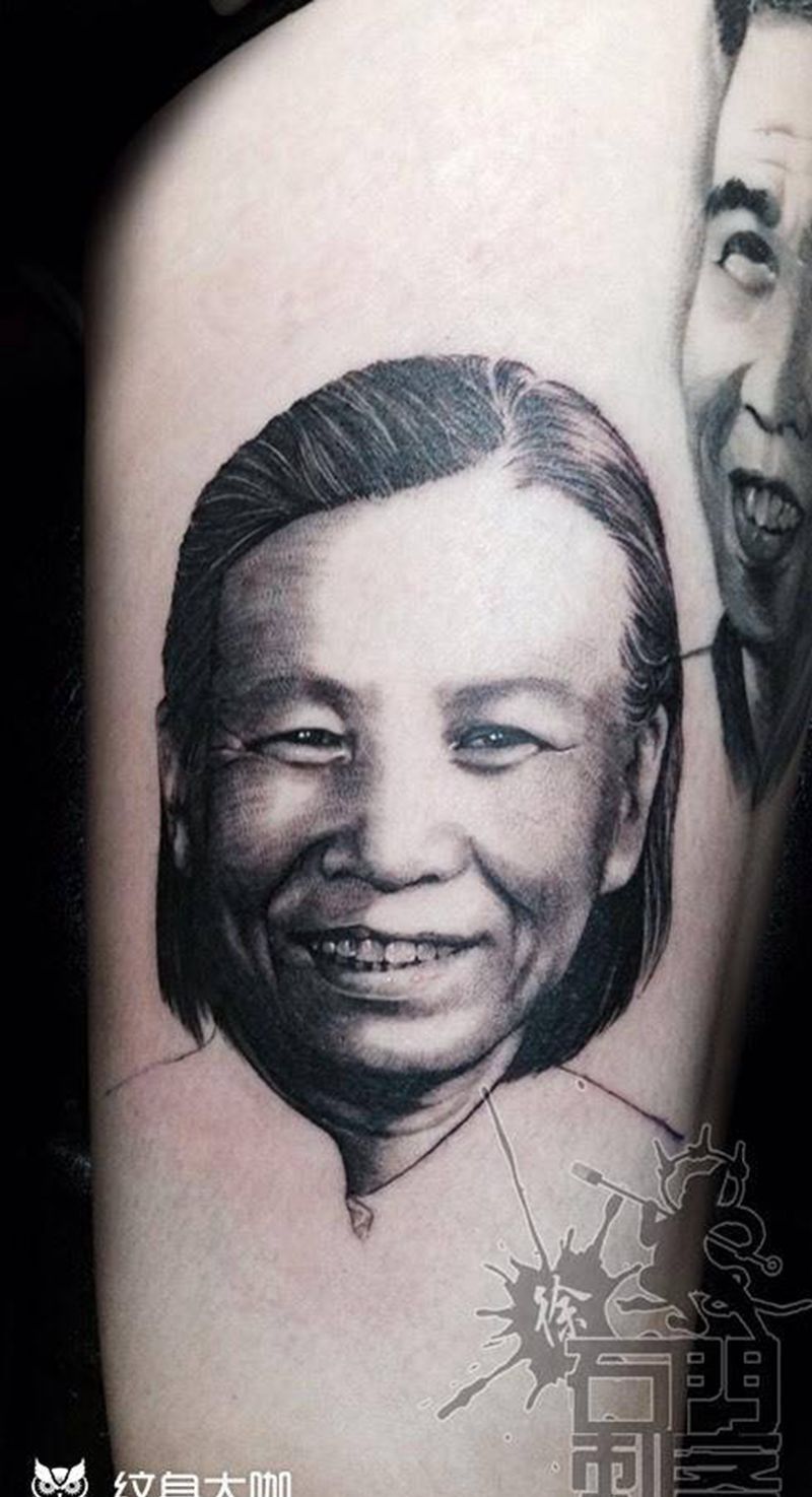 姥姥纹身图片_成品腿部肖像写实人物纹身图案