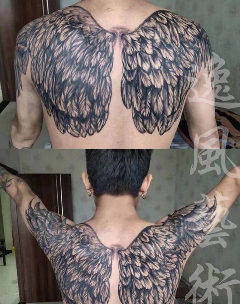 起飞纹身图片_背部欧美写实翅膀纹身图案