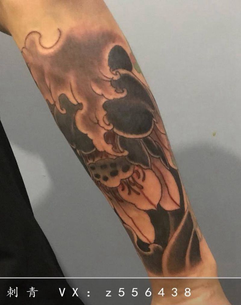 小臂荷花纹身图片_手臂新传统纹身图案