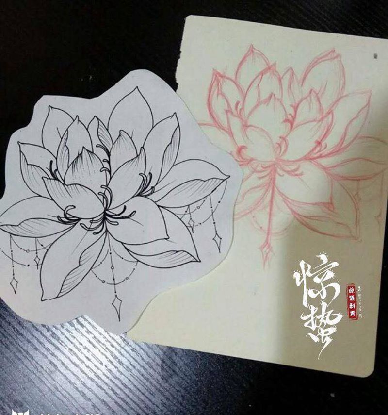 肩膀花纹身图片