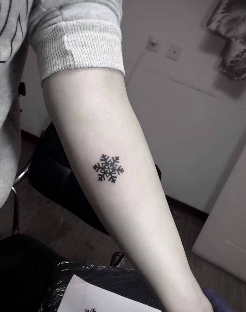 小雪花纹身图片