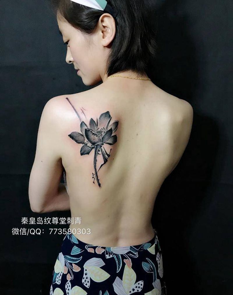水墨荷花纹身图片