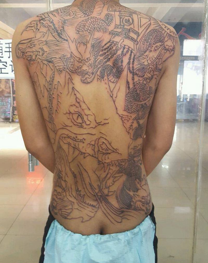 九龙拉棺纹身图片